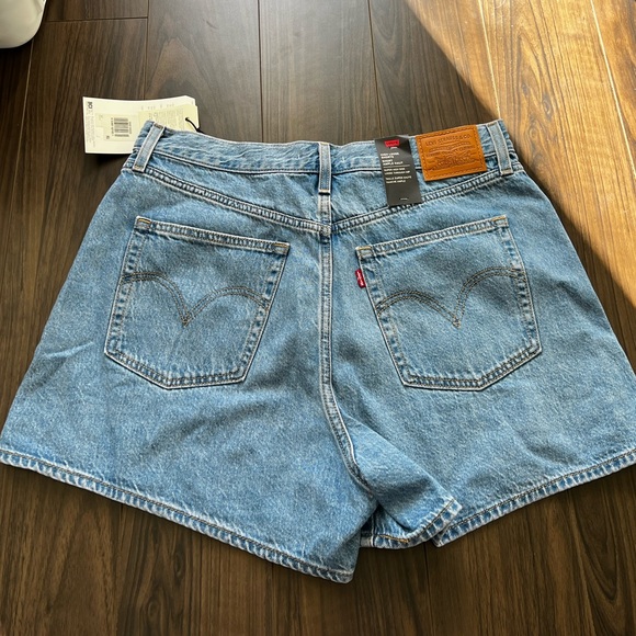 Aritzia Levi's High Loose Short - Number One (Med Denim) - Size 32 - Picture 8 of 8